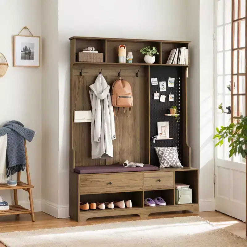 Meuble d'entrée multifonctionnel avec banc rembourré en lin amovible, porte-manteau à 4 crochets, étagères de rangement et panneau perforé DIY pour couloir, marron