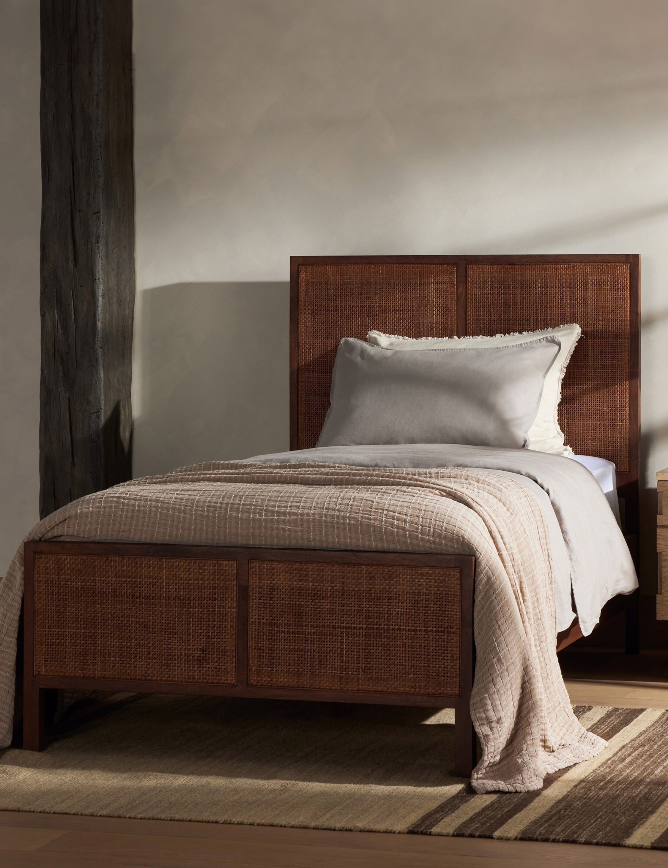 Hannah Platform Bed